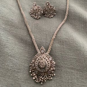 Silver kundan necklace with earrings